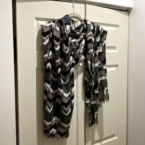 Lightweight spring scarf